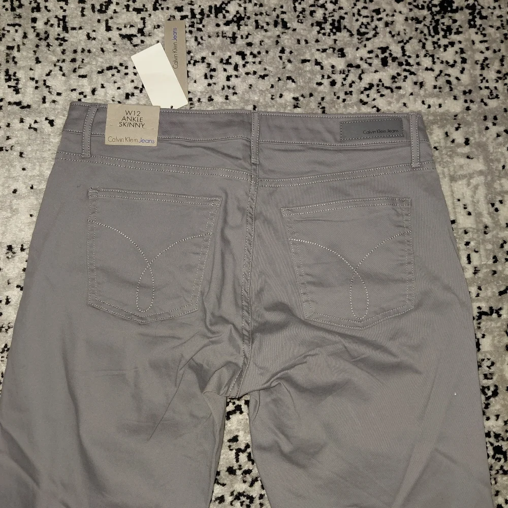 NWT Calvin Klein Grey Stretch Ankle Pants - Women's Size 12 - Skinny Fit